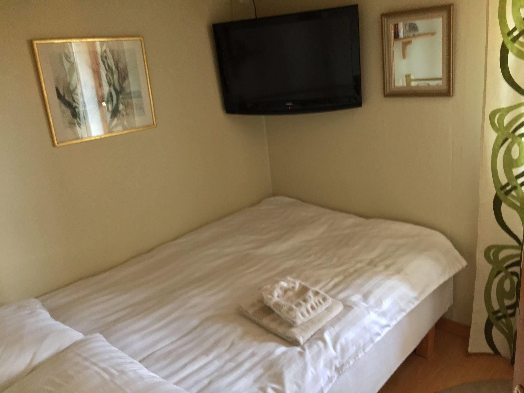 Mattisgarden Bed & Breakfast Östra Ljungby Exterior foto